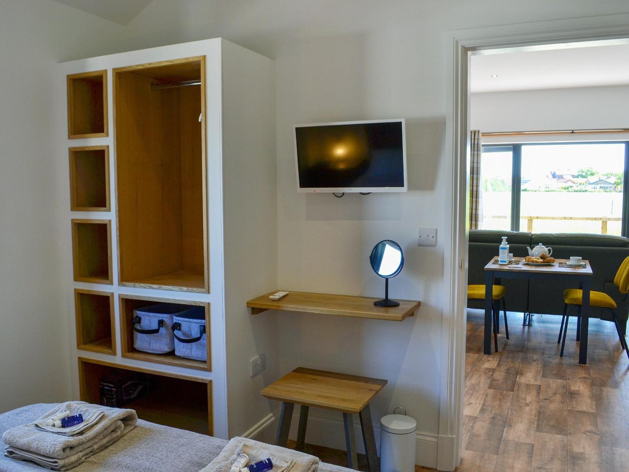 Harrys Den Villa Чапъл Сейнт Лионардс Екстериор снимка